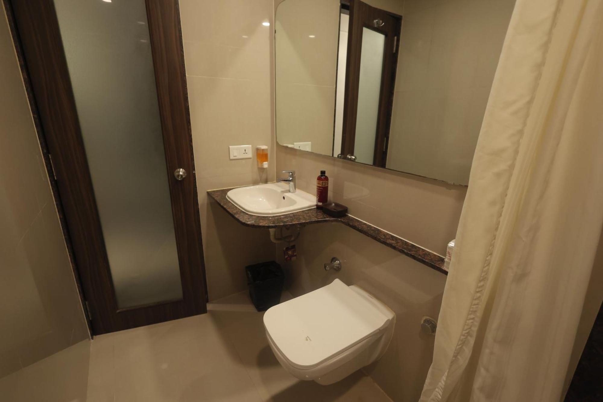 Hotel Vetro Inn Σουράτ Εξωτερικό φωτογραφία