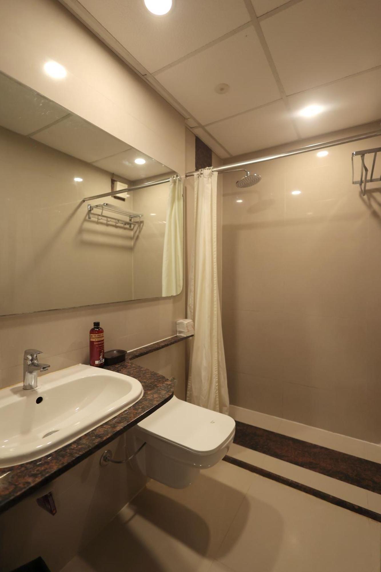Hotel Vetro Inn Σουράτ Εξωτερικό φωτογραφία
