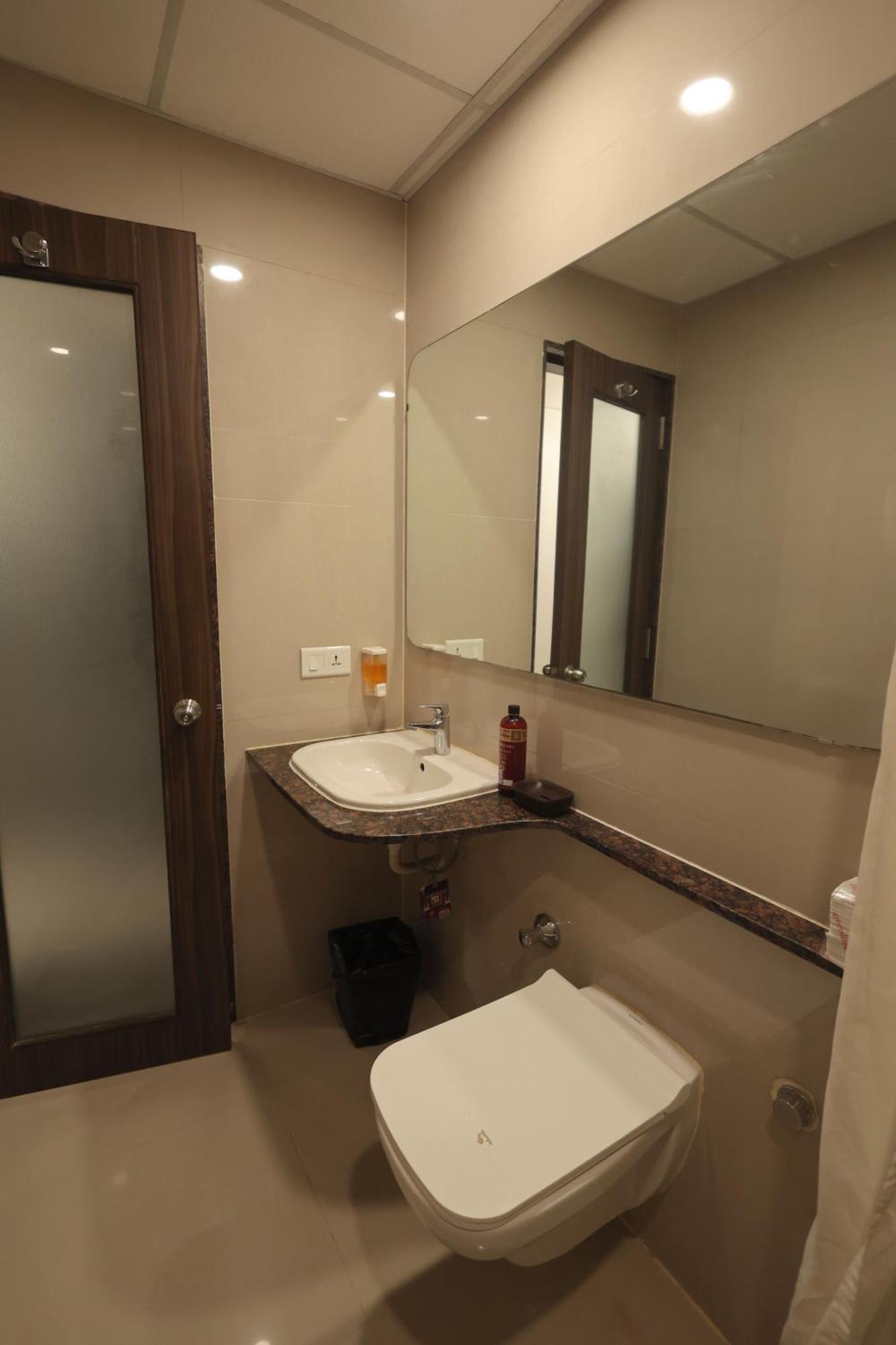 Hotel Vetro Inn Σουράτ Εξωτερικό φωτογραφία